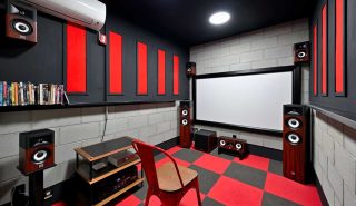 専用室シアターCASE6<br>遊び心があふれるオールドアメリカン