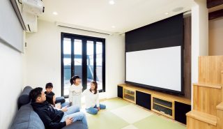 リビングシアターCASE19<br>バルコニーと繋がる開放的な2ウェイシアター