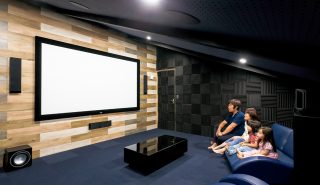 専用室シアターCASE20<br>“秘密基地”を思い出す屋根裏風シアター