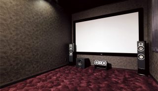 専用室シアターCASE36<br>クラシカルな映画館の装いを7畳の空間に