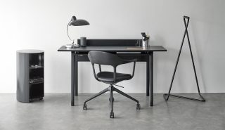 LDKに溶け込むデスク＆チェア「FOUR」でリビングの輪に参加しながらテレワーク